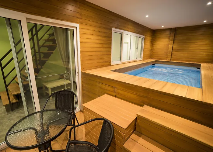 The M Pool - Bts Ekkamai Hotel