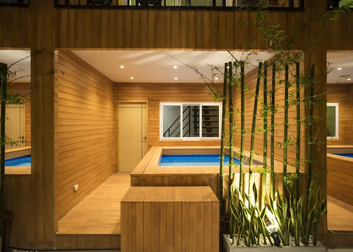 Hotel The M Pool - Bts Ekkamai 3*