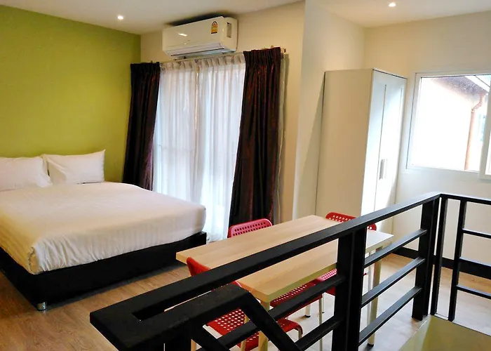 Hotel The M Pool - Bts Ekkamai