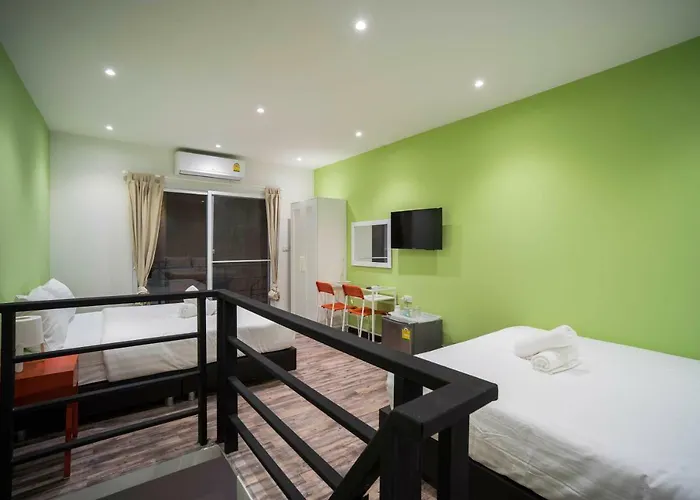 Hotel The M Pool - Bts Ekkamai